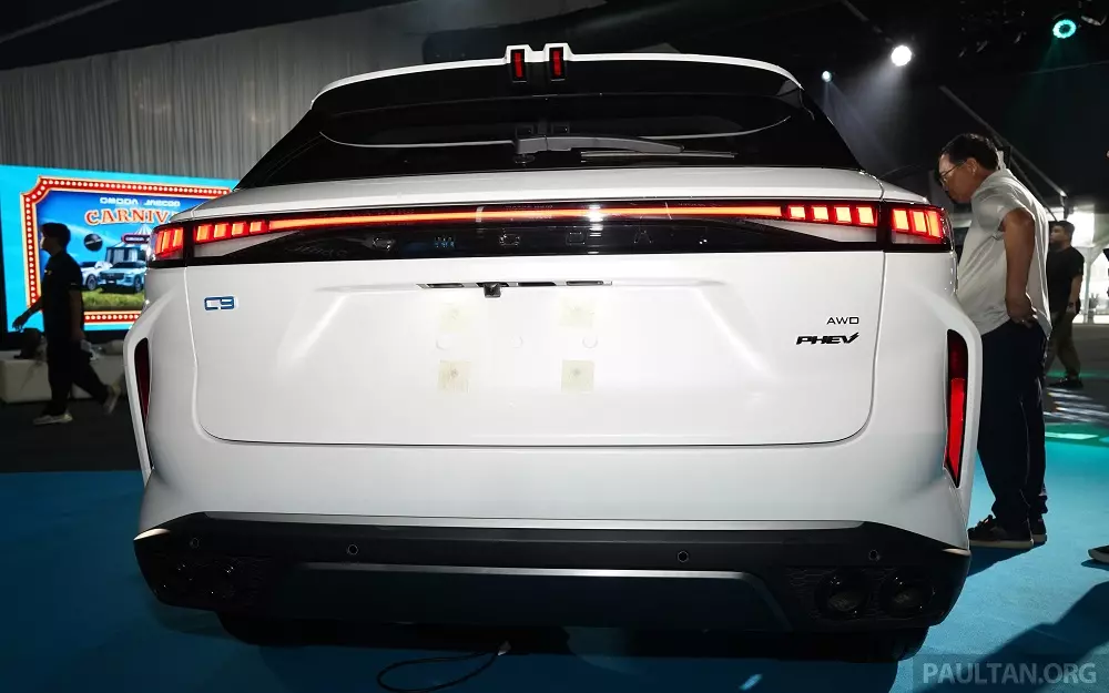 Đằng sau Omoda C9 PHEV có logo riêng Đằng sau Omoda C9 PHEV có logo riêng