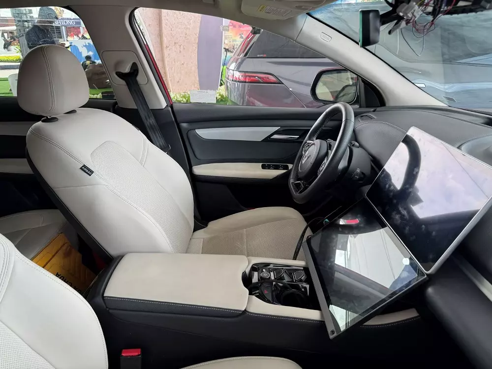 Chiếc xe được tích hợp công nghệ tự lái cấp độ 4 - cấp độ mà không nhiều hãng xe trên thế giới đạt được. Chiếc xe được tích hợp công nghệ tự lái cấp độ 4 - cấp độ mà không nhiều hãng xe trên thế giới đạt được.