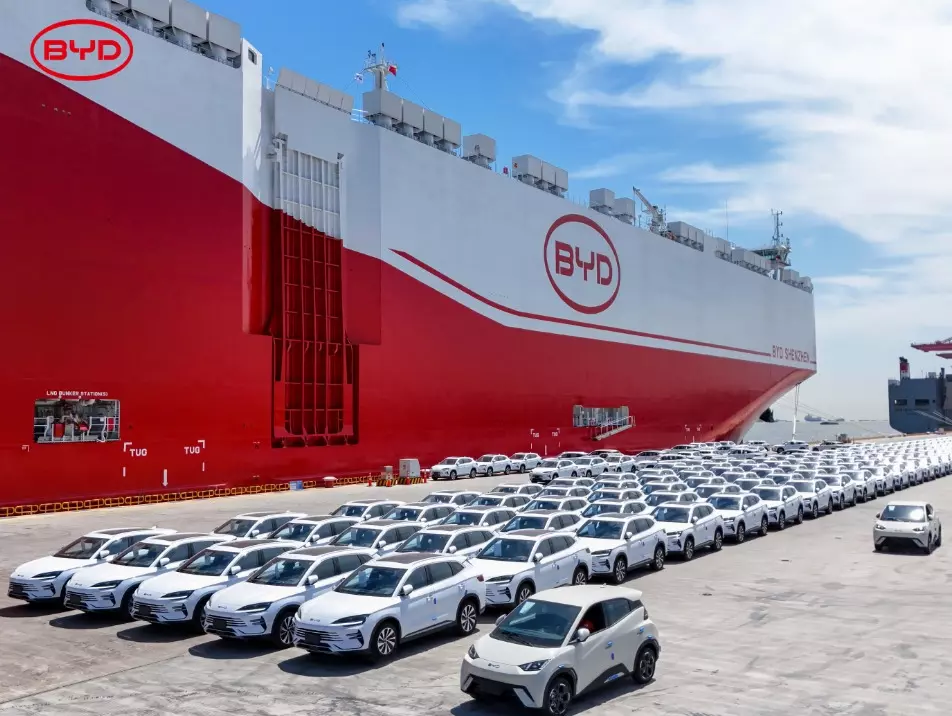 BYD ra mắt tàu chuyên chở ôtô lớn nhất thế giới với sức chứa 9.200 xe. BYD ra mắt tàu chuyên chở ôtô lớn nhất thế giới với sức chứa 9.200 xe.