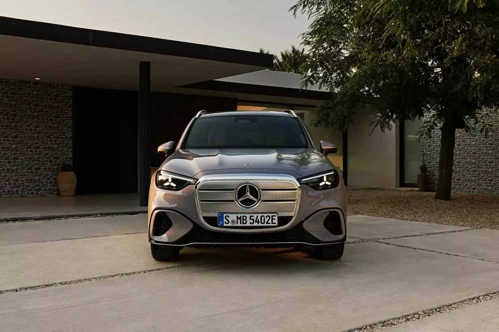 Lưới tản nhiệt của Mercedes-Benz GLC chạy hoàn toàn bằng điện có thể “nuốt chửng” BMW Lưới tản nhiệt của Mercedes-Benz GLC chạy hoàn toàn bằng điện có thể “nuốt chửng” BMW
