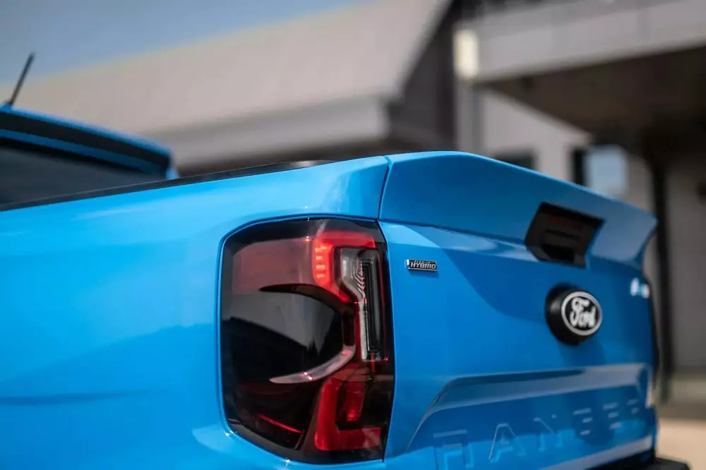 Cánh gió sau dạng đuôi vịt của Ford Ranger MS-RT PHEV Cánh gió sau dạng đuôi vịt của Ford Ranger MS-RT PHEV