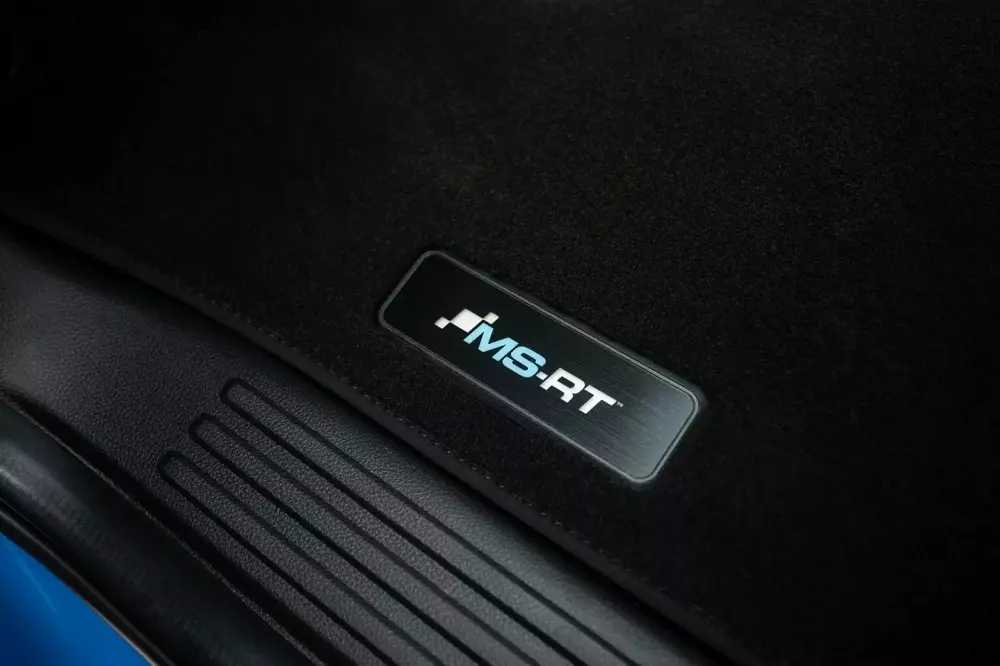 Ford Ranger MS-RT PHEV sở hữu ốp bệ cửa phát sáng mới Ford Ranger MS-RT PHEV sở hữu ốp bệ cửa phát sáng mới