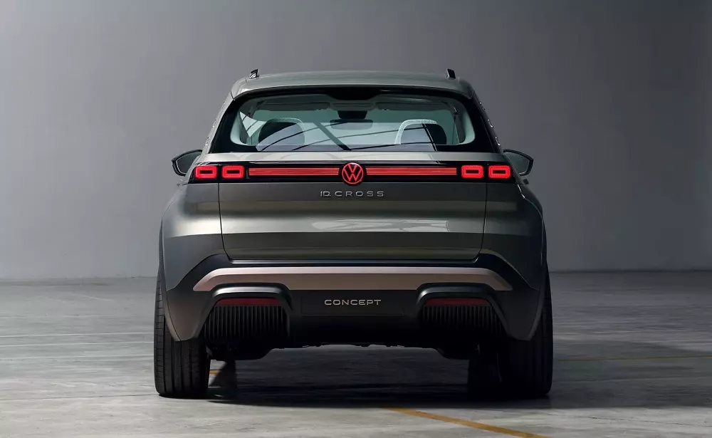 Volkswagen ID. Cross sở hữu cụm đèn hậu nằm vắt ngang đuôi xe Volkswagen ID. Cross sở hữu cụm đèn hậu nằm vắt ngang đuôi xe
