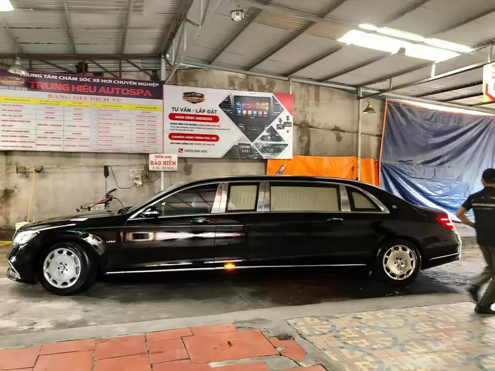 Khoang hành khách Mercedes-Maybach S650 Pullman