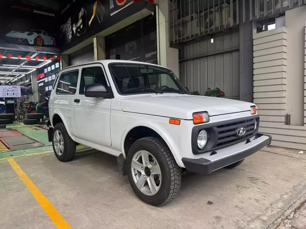 Xe việt dã Lada Niva Legend có giá dự kiến 450 triệu đồng tại Việt Nam, cạnh tranh Suzuki Jimny Xe việt dã Lada Niva Legend có giá dự kiến 450 triệu đồng tại Việt Nam, cạnh tranh Suzuki Jimny