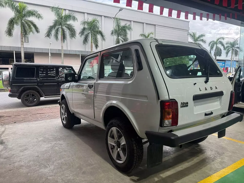 Lada Niva Legend sở hữu thiết kế khá lạc hậu Lada Niva Legend sở hữu thiết kế khá lạc hậu