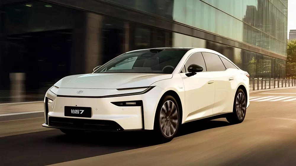 Xe điện Toyota bZ7 ra mắt, kích thước lớn hơn Camry, dùng công nghệ của Xiaomi và Huawei