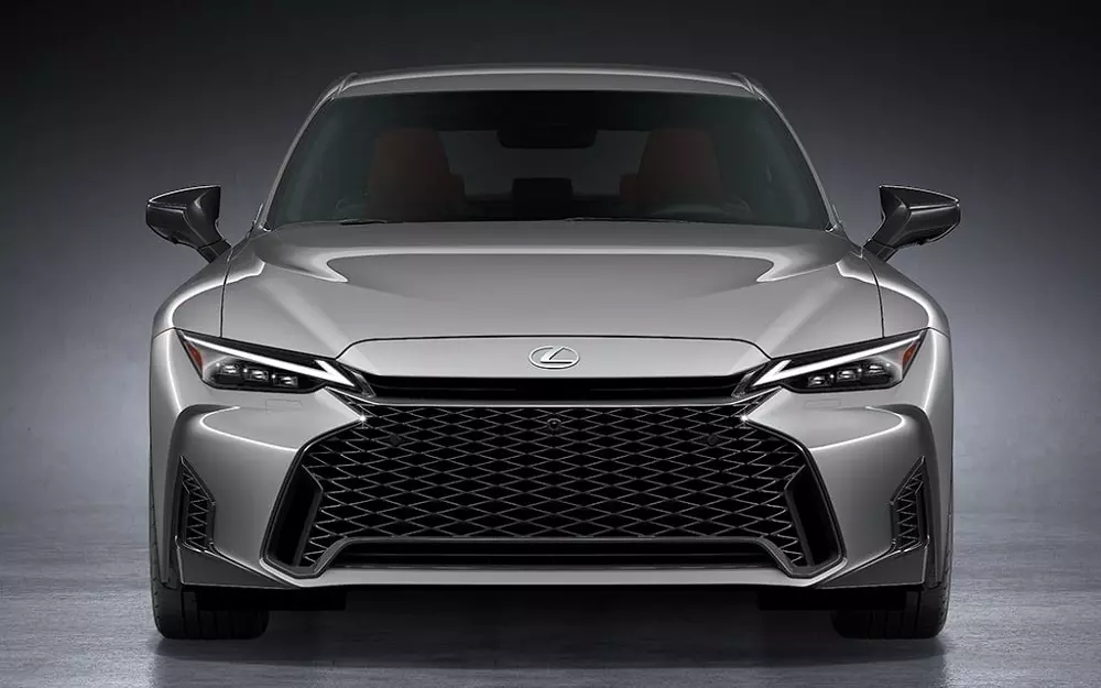 Lexus IS 2026 sở hữu lưới tản nhiệt mới Lexus IS 2026 sở hữu lưới tản nhiệt mới