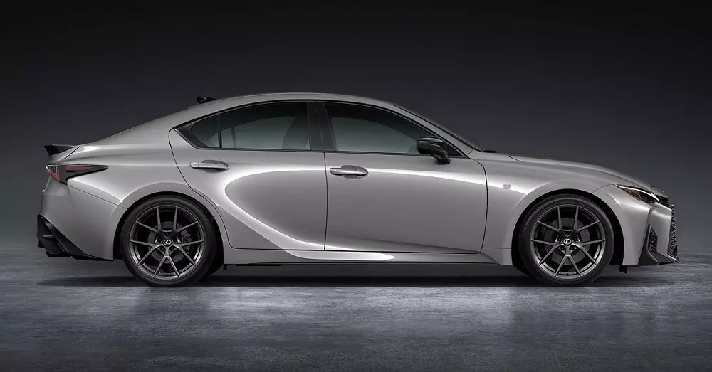Lexus IS 2026 tăng nhẹ về chiều dài Lexus IS 2026 tăng nhẹ về chiều dài