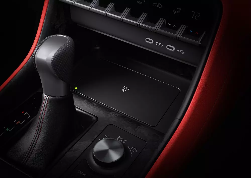 Lexus IS 2026 có thêm sạc không dây Lexus IS 2026 có thêm sạc không dây