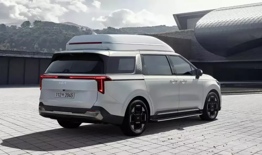 Điểm nhấn của Kia Carnival Hi Limousine 2026 là phần nóc cao hơn Điểm nhấn của Kia Carnival Hi Limousine 2026 là phần nóc cao hơn
