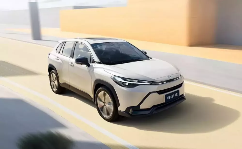 Toyota Frontlander 2026 sở hữu 2 thiết kế đèn pha, tùy theo phiên bản Toyota Frontlander 2026 sở hữu 2 thiết kế đèn pha, tùy theo phiên bản