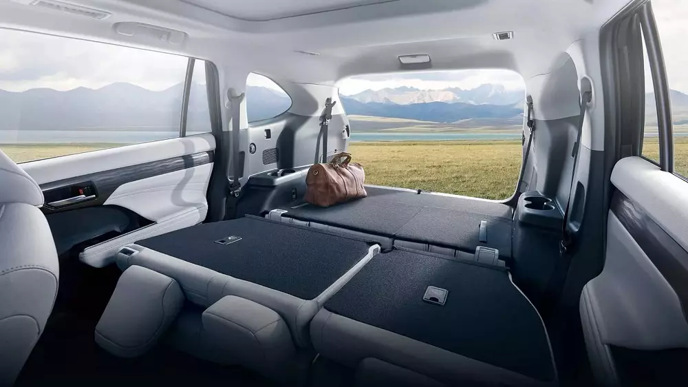 2 hàng ghế sau của Toyota Highlander 2026 có thể gập phẳng xuống 2 hàng ghế sau của Toyota Highlander 2026 có thể gập phẳng xuống