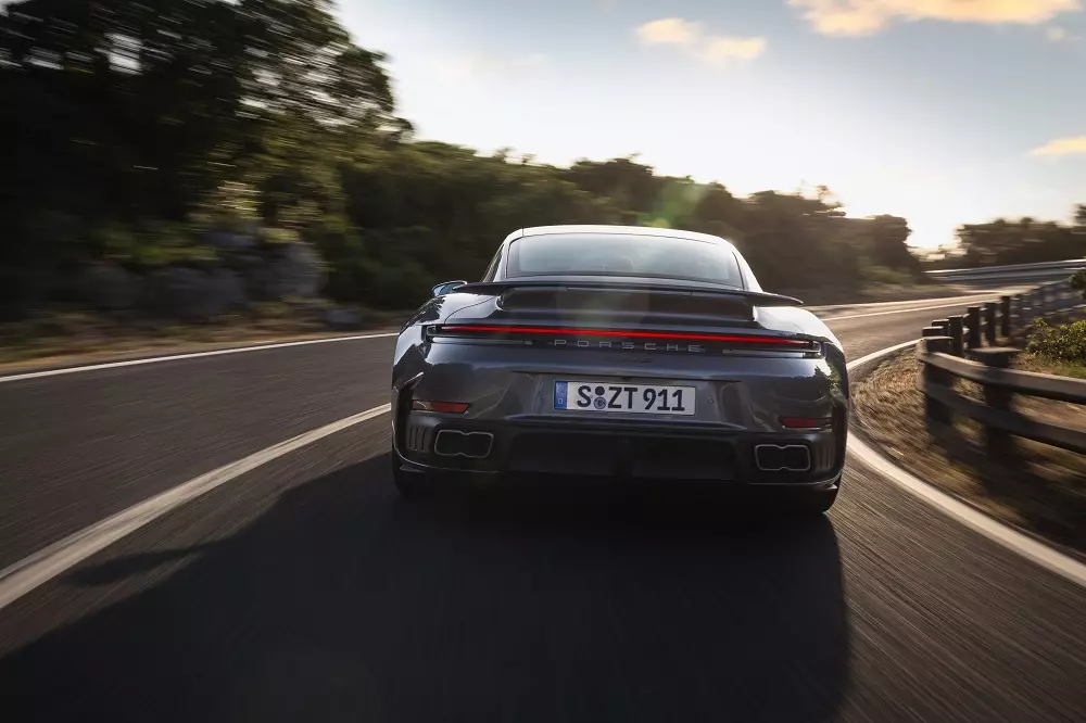 Porsche 911 Turbo S 2026 được cải tiến ngoại thất Porsche 911 Turbo S 2026 được cải tiến ngoại thất