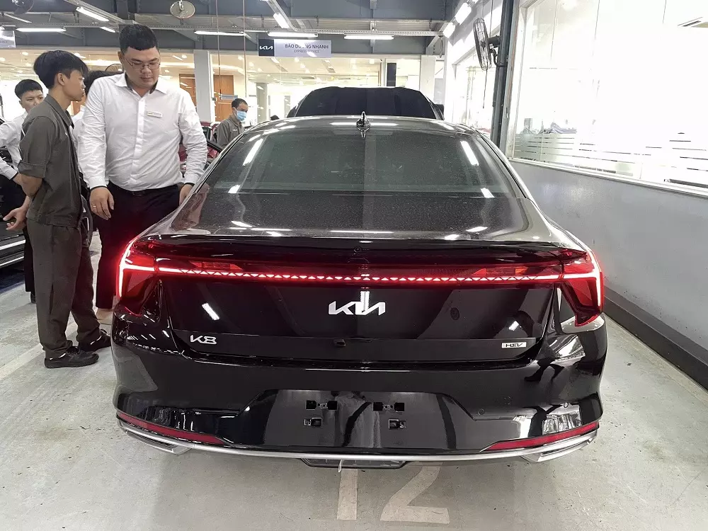 Kia K8 sở hữu cụm đèn hậu khá ấn tượng Kia K8 sở hữu cụm đèn hậu khá ấn tượng