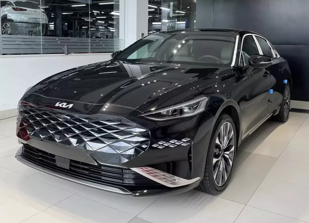 Sedan tiệm cận xe sang Kia K8 bất ngờ xuất hiện tại Việt Nam, giá lên đến 2 tỷ đồng Sedan tiệm cận xe sang Kia K8 bất ngờ xuất hiện tại Việt Nam, giá lên đến 2 tỷ đồng