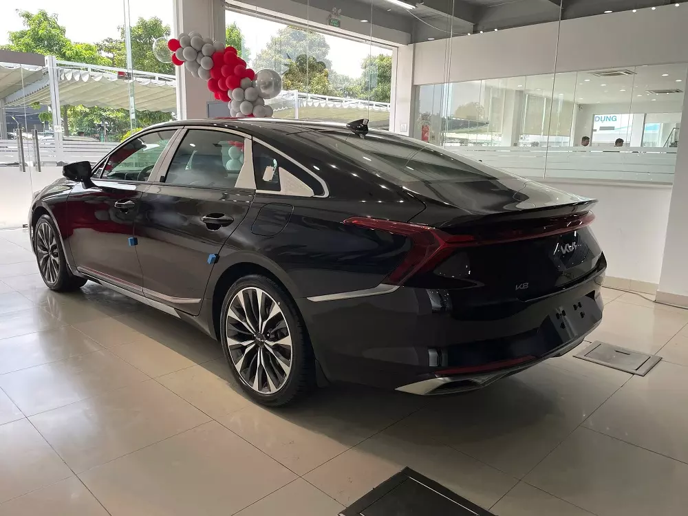 Chiếc Kia K8 này thuộc phiên bản cũ Chiếc Kia K8 này thuộc phiên bản cũ