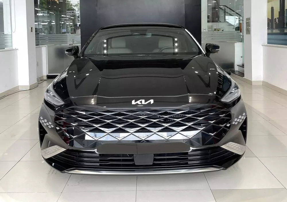 Cận cảnh khu vực đầu xe của Kia K8 Cận cảnh khu vực đầu xe của Kia K8
