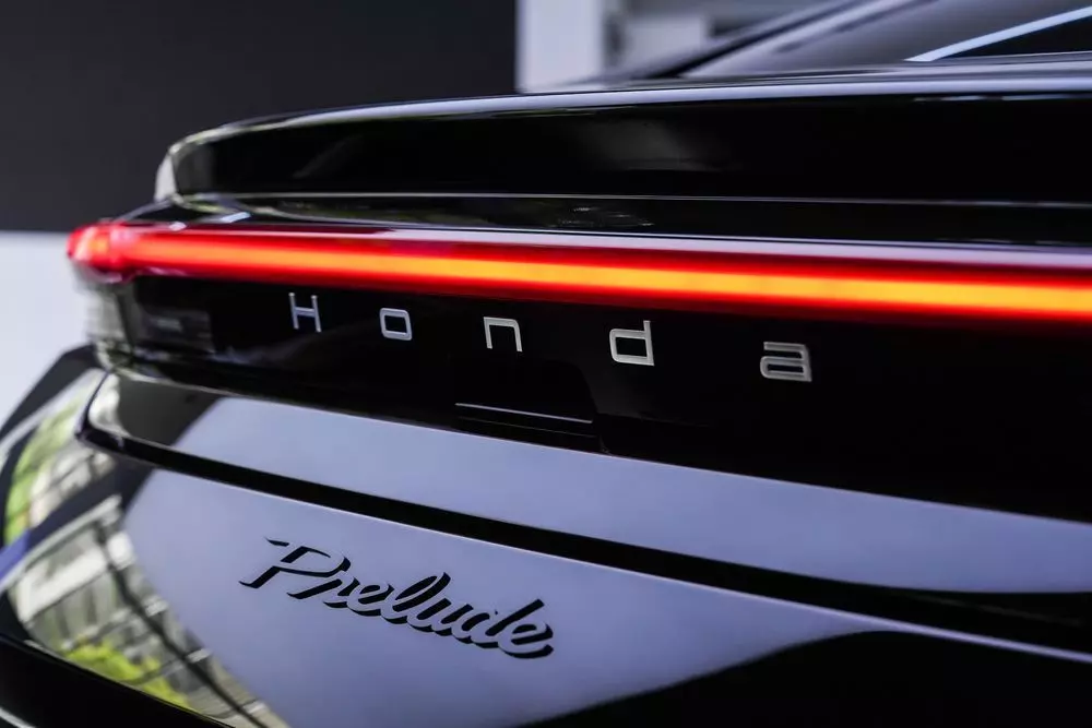 Honda Prelude được trang bị cụm đèn hậu thanh mảnh Honda Prelude được trang bị cụm đèn hậu thanh mảnh