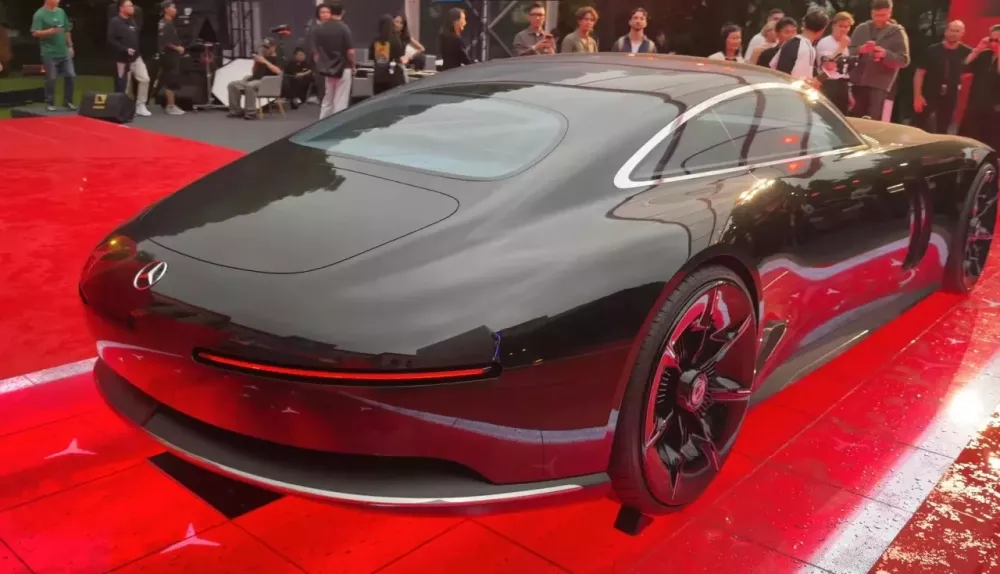 Mercedes-Benz Vision Iconic nhìn từ phía sau Mercedes-Benz Vision Iconic nhìn từ phía sau