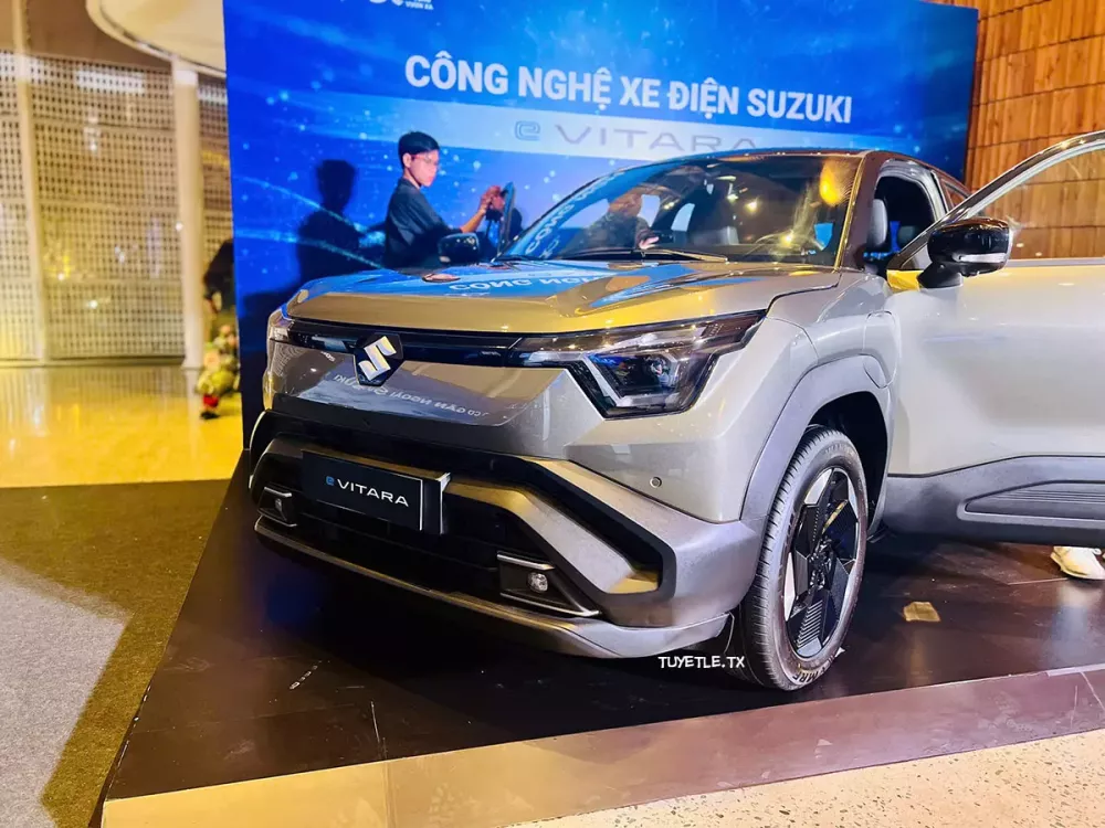 Xe điện Suzuki e Vitara bất ngờ được trưng bày tại Việt Nam Xe điện Suzuki e Vitara bất ngờ được trưng bày tại Việt Nam