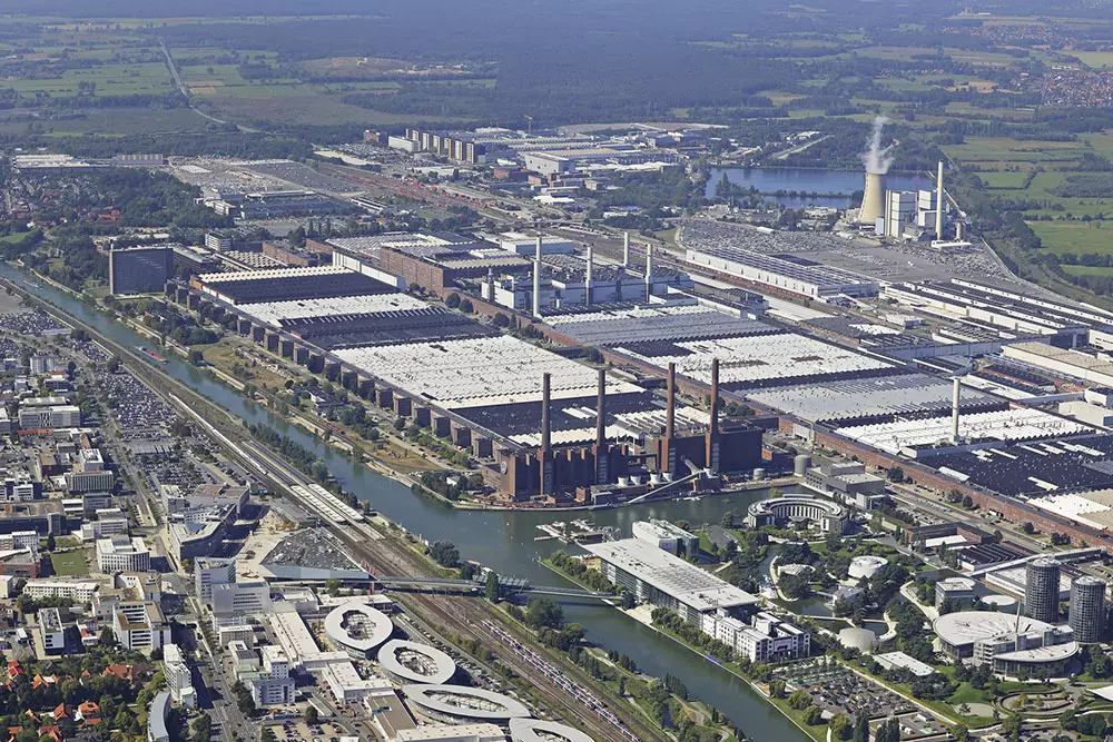 Nhà máy Wolfsburg nhìn từ trên cao Nhà máy Wolfsburg nhìn từ trên cao