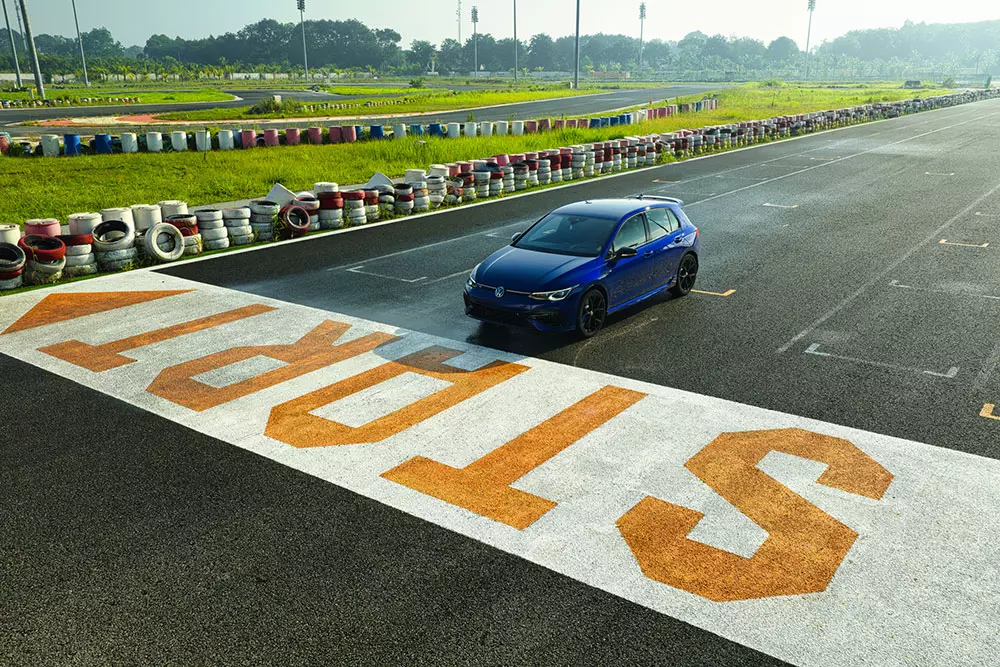 Volkswagen Golf R Performance 4Motion trên đường đua tại Việt Nam Volkswagen Golf R Performance 4Motion trên đường đua tại Việt Nam