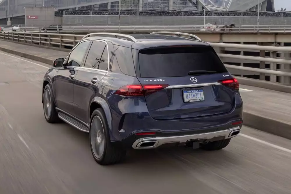 Mercedes-Benz GLE 400e 4Matic 2026 sở hữu cụm đèn hậu cải tiến Mercedes-Benz GLE 400e 4Matic 2026 sở hữu cụm đèn hậu cải tiến