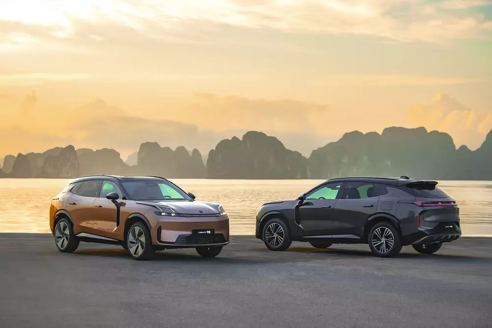 Lynk & Co 08 màu vàng ánh kim và xám Lynk & Co 08 màu vàng ánh kim và xám