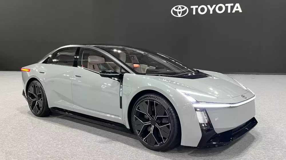 Toyota Corolla Concept được áp dụng phong cách thiết kế cá mập đầu búa đặc trưng Toyota Corolla Concept được áp dụng phong cách thiết kế cá mập đầu búa đặc trưng