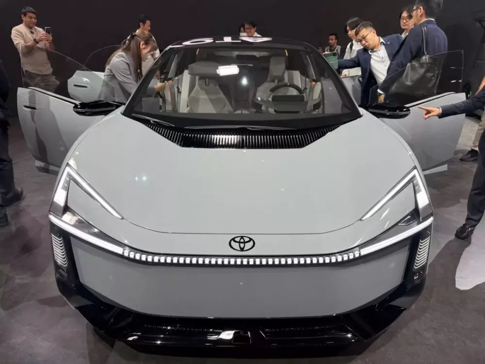 Toyota Corolla Concept trông như ô tô điện Toyota Corolla Concept trông như ô tô điện