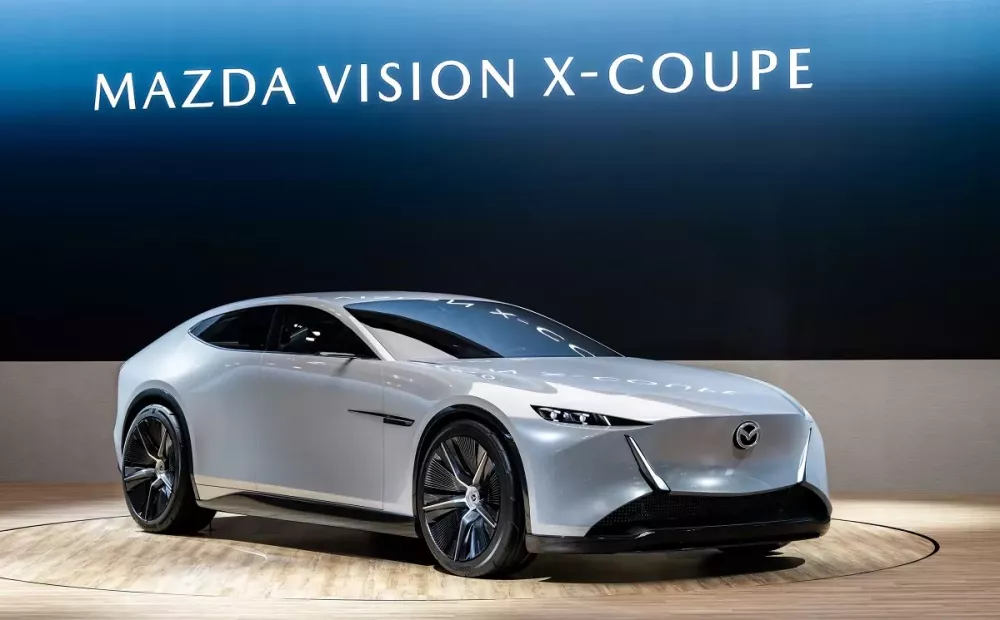 Mazda Vision-X Coupe có kích thước lớn hơn đáng kể so với Mazda6 Mazda Vision-X Coupe có kích thước lớn hơn đáng kể so với Mazda6