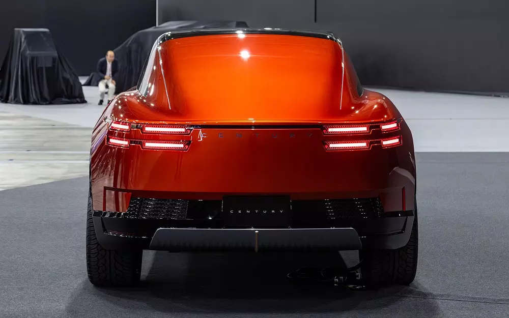 Đèn hậu của Toyota Century One of One có thiết kế tương đồng với đèn pha Đèn hậu của Toyota Century One of One có thiết kế tương đồng với đèn pha