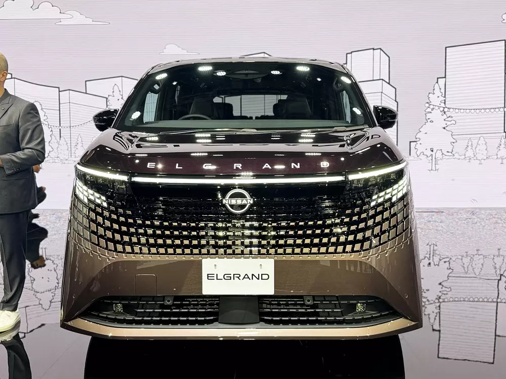 Cận cảnh thiết kế phía trước của Nissan Elgrand 2026  Cận cảnh thiết kế phía trước của Nissan Elgrand 2026