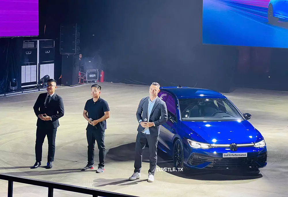 Volkswagen Golf chính thức ra mắt Việt Nam với 6 phiên bản, giá từ 798 triệu đồng Volkswagen Golf chính thức ra mắt Việt Nam với 6 phiên bản, giá từ 798 triệu đồng