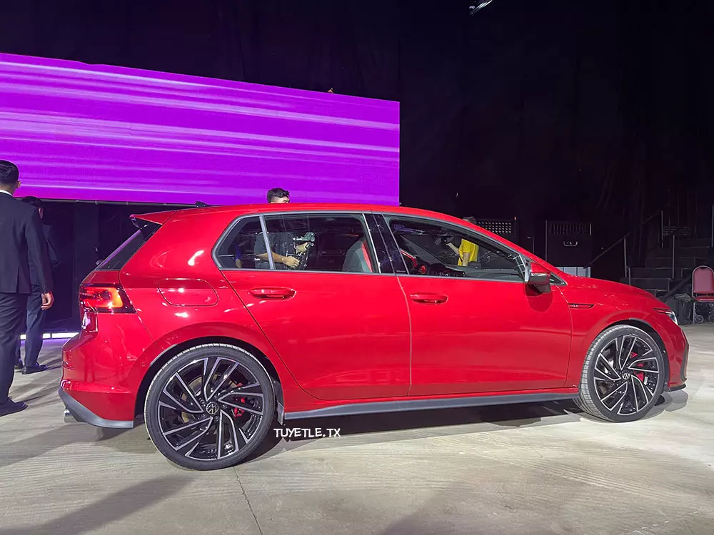 Volkswagen Golf 2.0 TSI GTI sở hữu cùm phanh màu đỏ Volkswagen Golf 2.0 TSI GTI sở hữu cùm phanh màu đỏ