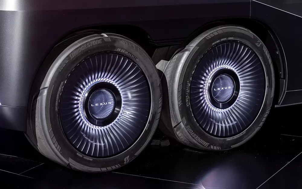 2 bánh sau của Lexus LS Concept