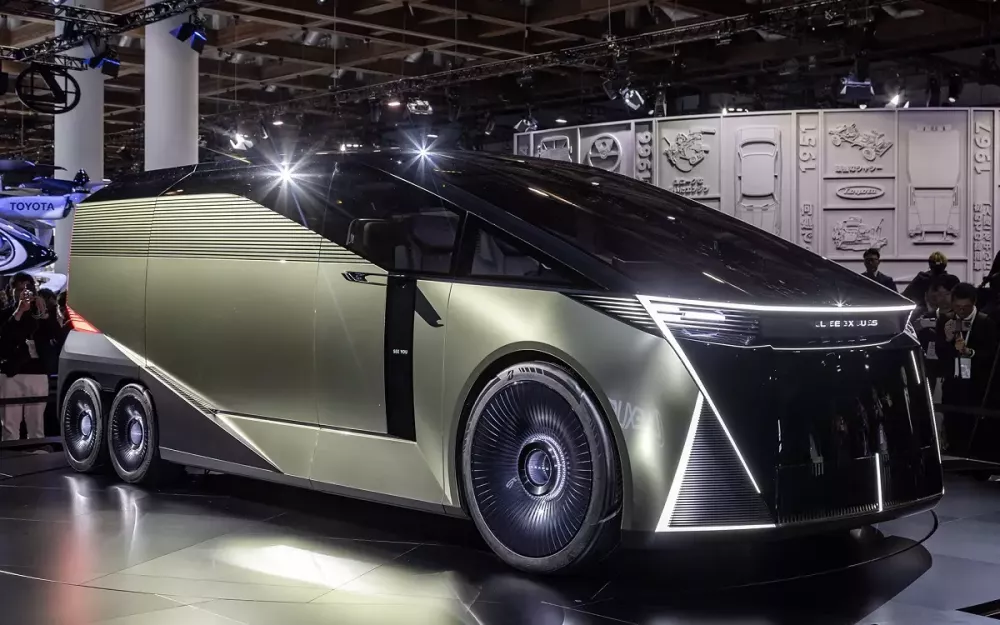 Sau khi bị khai tử tại hàng loạt thị trường, Lexus LS tái sinh dưới dạng xe MPV 6 bánh kỳ lạ