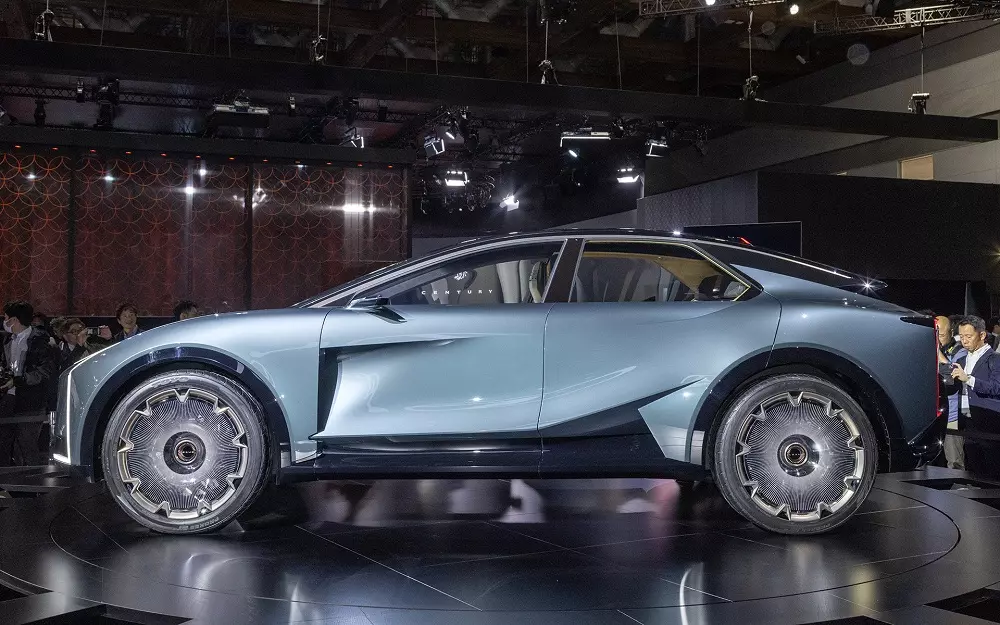 Lexus LS Coupe Concept nhìn bên sườn