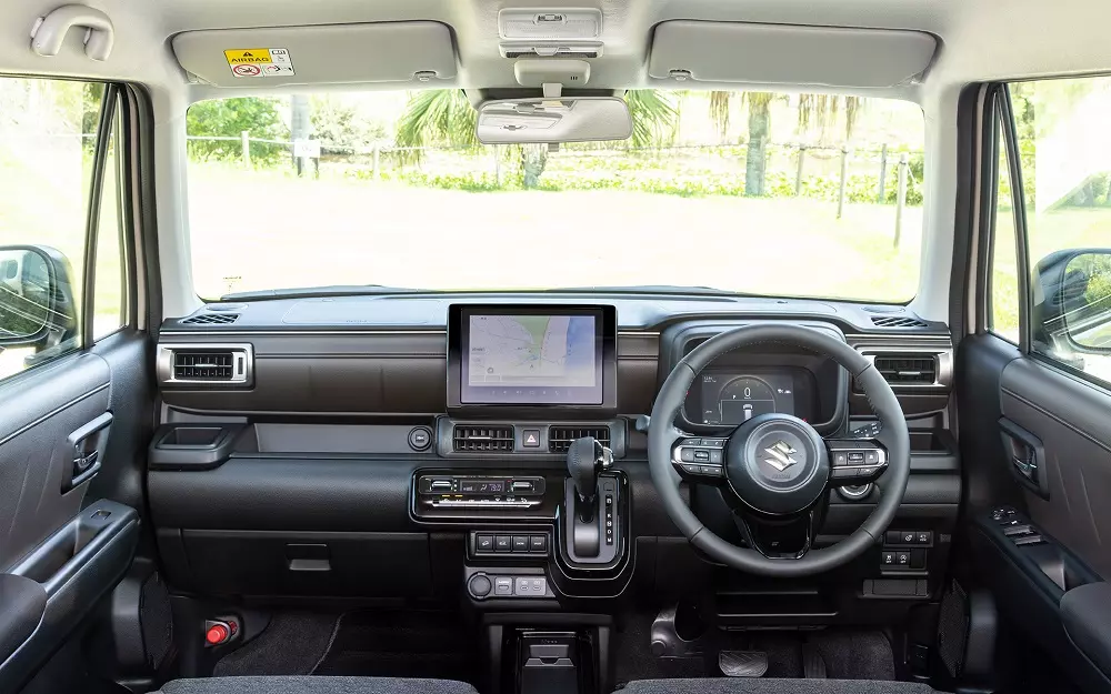 Khoang lái của Suzuki XBEE 2026