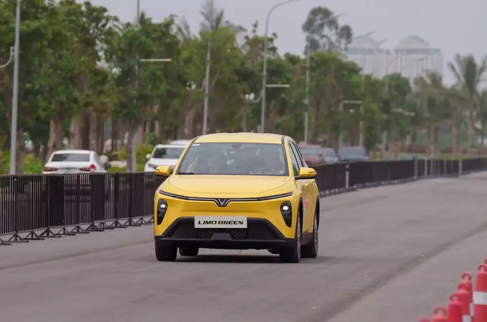 VinFast Limo Green VinFast Limo Green
