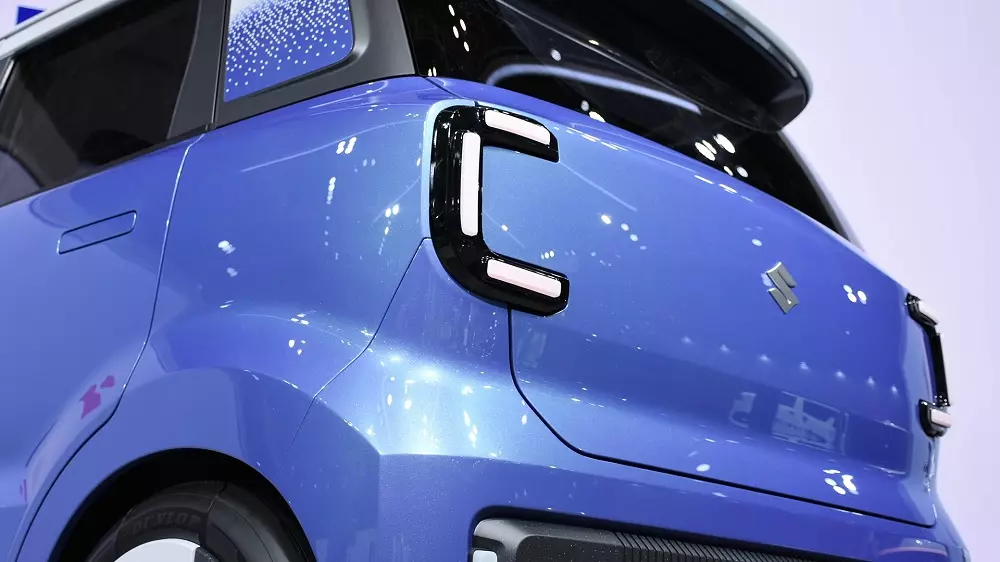 Đèn hậu của Suzuki Vision e-Sky giống với cụm đèn trước Đèn hậu của Suzuki Vision e-Sky giống với cụm đèn trước