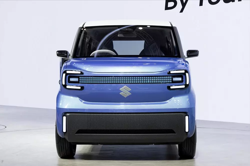 Suzuki Vision e-Sky nhìn từ phía trước Suzuki Vision e-Sky nhìn từ phía trước