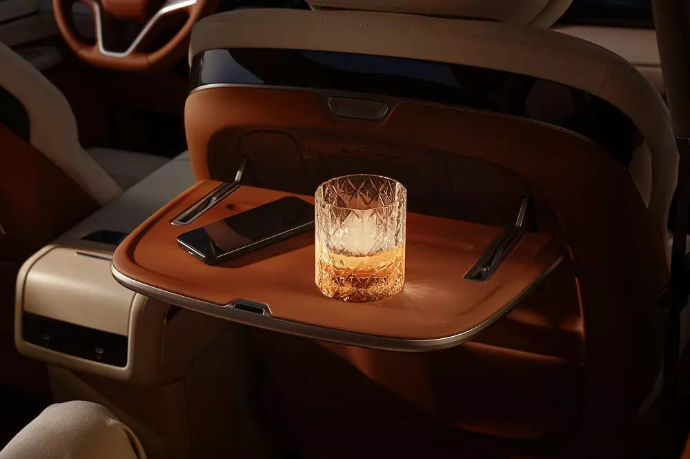 Bàn gấp dành cho hàng ghế giữa của BYD M9 