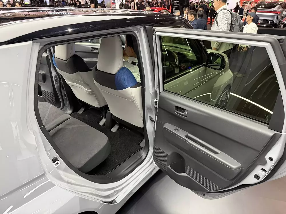 Hàng ghế sau của Honda Super-One Hàng ghế sau của Honda Super-One