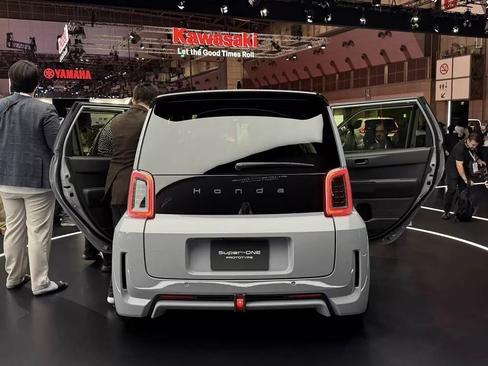 Honda Super-One nhìn từ phía sau Honda Super-One nhìn từ phía sau