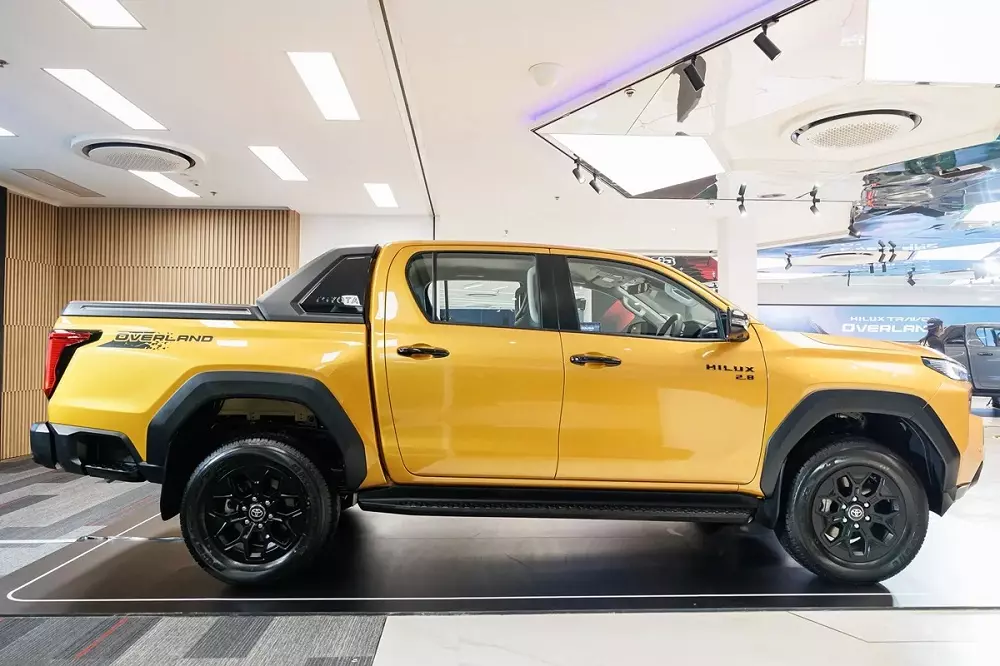 Toyota Hilux 2026 dùng máy dầu 2.8L cũ