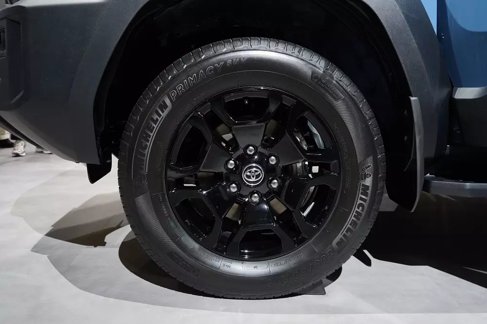 Toyota Land Cruiser FJ dùng vành 18 inch