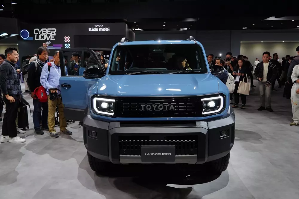 Toyota Land Cruiser FJ nhìn từ phía trước