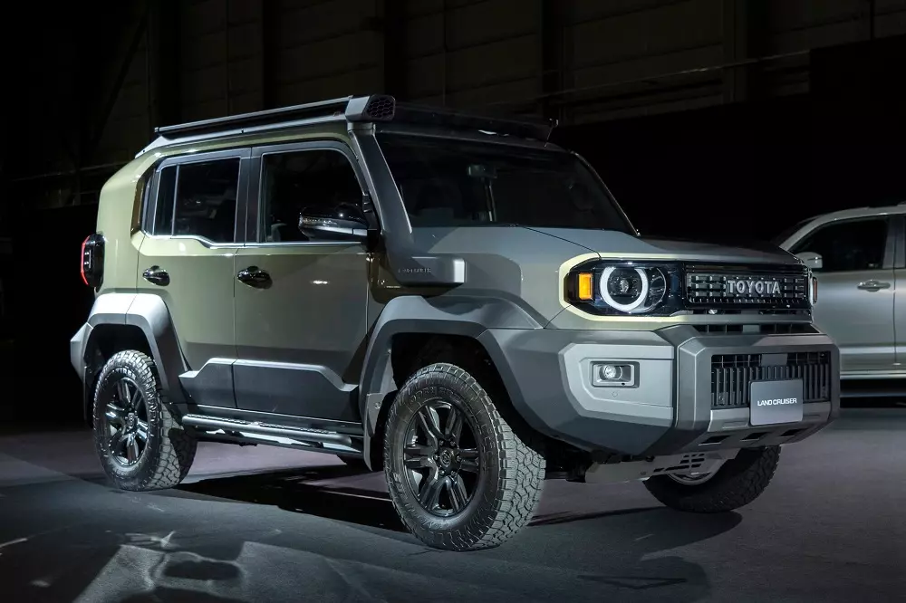 Toyota Land Cruiser FJ dùng đèn hình tròn cổ điển